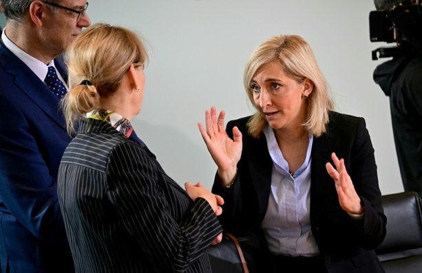 Bild vergrößern: Warken kündigt für Krankenkassen Zusatzbeitrag von 2,9 Prozent an