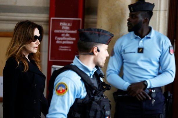 Bild vergrößern: Staatsanwaltschaft fordert Haftentlassung des französischen Ex-Präsidenten Sarkozy