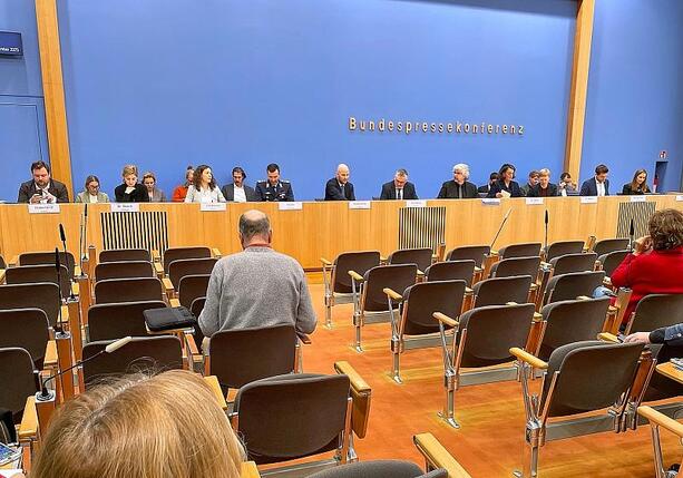 Bild vergrößern: Bundesregierung nimmt Appell von Afghanen in Pakistan zur Kenntnis