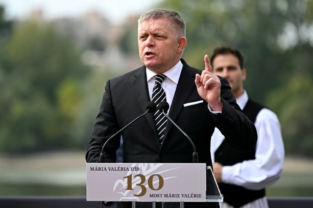 Bild vergrößern: Kreide-Proteste gegen Regierung in der Slowakei