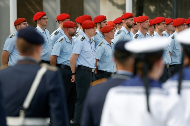 Bild vergrößern: Pistorius: Dürfen Bundeswehr nicht schlechtreden - Truppe Viel besser als der Ruf