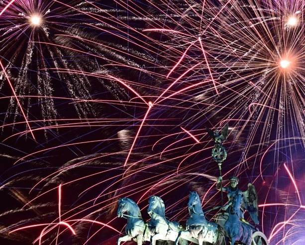 Bild vergrößern: Fast 150 Kilogramm Feuerwerkskörper in Transporter in Niedersachsen beschlagnahmt