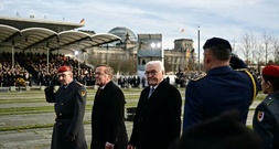 Bundeswehr-Jubiläum: Steinmeier für 
