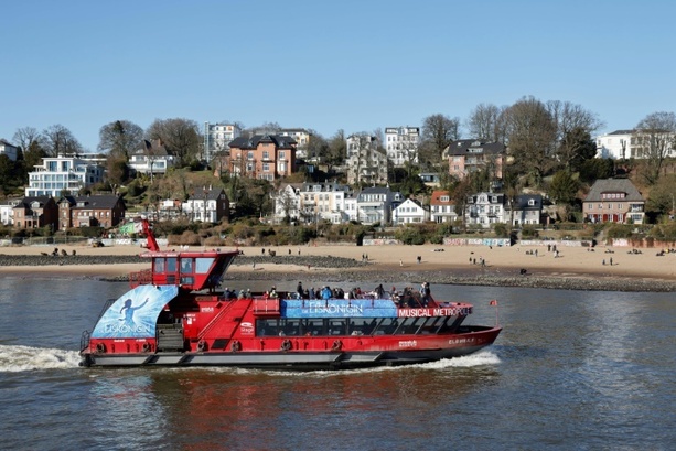 Bild vergrößern: Fährunglück in Hamburg mit 19 Verletzten: Bewährungsstrafe für Kapitänin