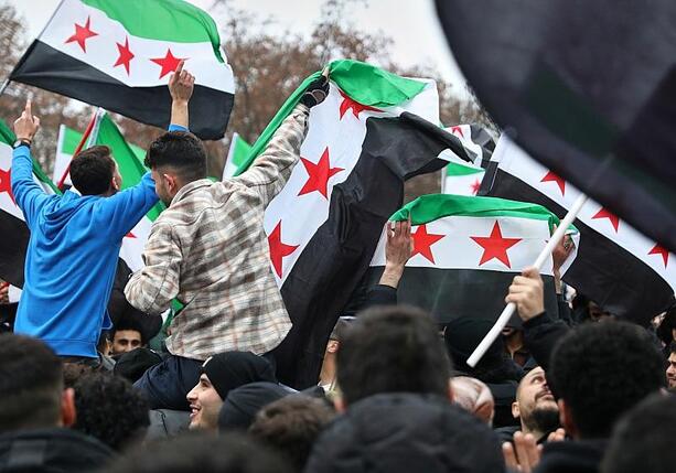 Bild vergrößern: Wirtschaftsweiser warnt vor Abschiebung von integrierten Syrern