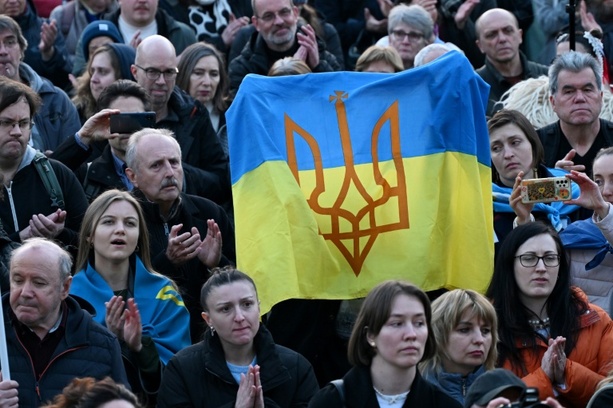 Bild vergrößern: Merz: Ukrainer sollen in eigenem Land bleiben statt nach Deutschland zu kommen