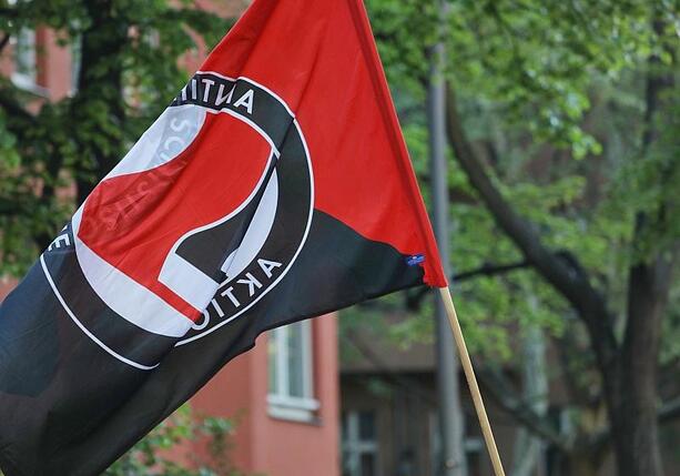 Bild vergrößern: USA stufen deutsche Antifa Ost als Terrororganisation ein