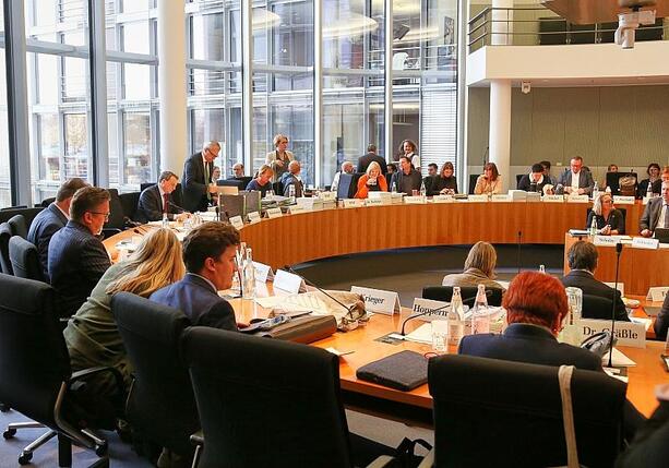 Bild vergrößern: Bereinigungssitzung: Haushaltslücke 2027 sinkt um 22 Milliarden Euro