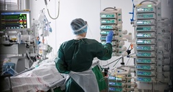 Jede dritte Frau fühlt sich im Job durch Wechseljahre beeinträchtigt