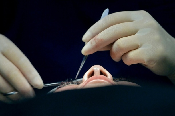 Bild vergrößern: Boom von Abnehmspritzen verändert Schönheitschirurgie: Mehr Straffungseingriffe