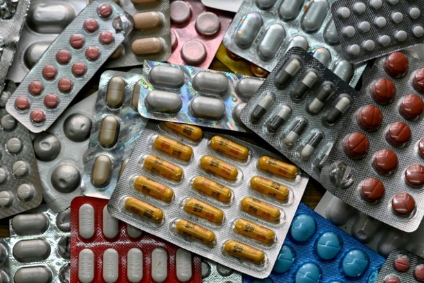 Bild vergrößern: Weniger Medikamente für Hochbetagte: Regierung gegen Vorstoß von Drogenbeauftragtem