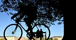 Diebe angeln sich vom Dach aus Fahrräder: Eine Million Euro Schaden