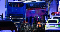 Bus rammt Bushaltestelle in Stockholm: Mehrere Todesopfer
