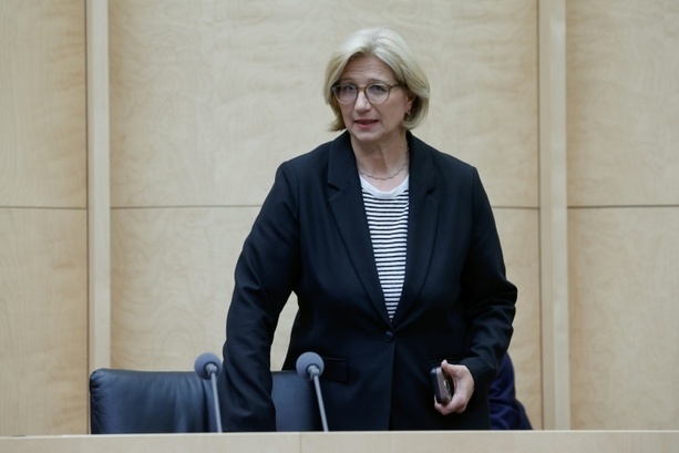 Bild vergrößern: Saarländische Ministerpräsidentin Rehlinger als SPD-Landeschefin wiedergewählt