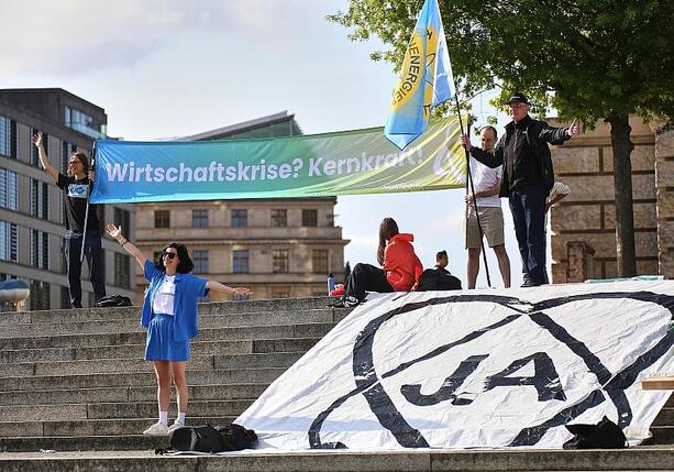 Bild vergrößern: Söder fordert Rückkehr der Kernkraft