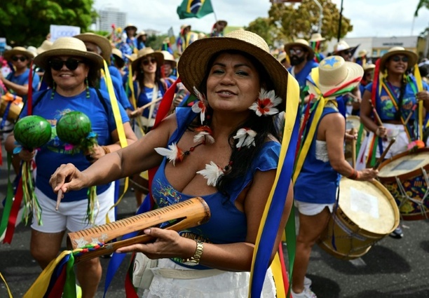 Bild vergrößern: Tausende bei Großdemonstration zur Halbzeit der Klimakonferenz in Brasilien