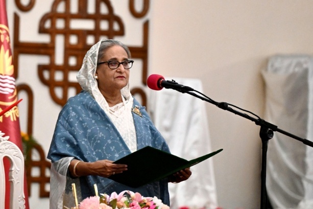 Bild vergrößern: Verbrechen gegen die Menschlichkeit: Bangladeschs Ex-Regierungschefin Hasina zum Tode verurteilt