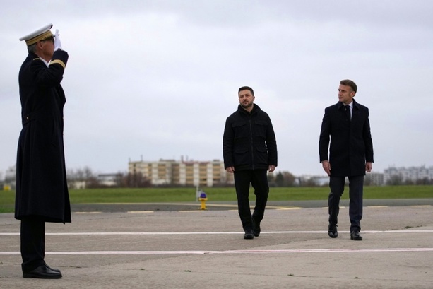 Bild vergrößern: Historisches Rüstungsabkommen geplant: Selenskyj zu Besuch in Frankreich eingetroffen