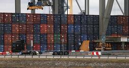 EU-Kommission hebt Konjunkturprognose an