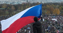 Jahrestag der Samtenen Revolution: Regierungskritische Proteste in Tschechien und Slowakei