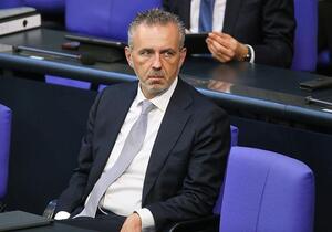 Regierung drängt Industrie zu Investitionen in KI in Deutschland