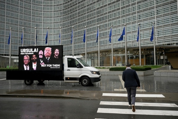 Bild vergrößern: Brüssel schlägt Zugeständnisse an KI-Firmen vor - Entsetzen bei Datenschützern