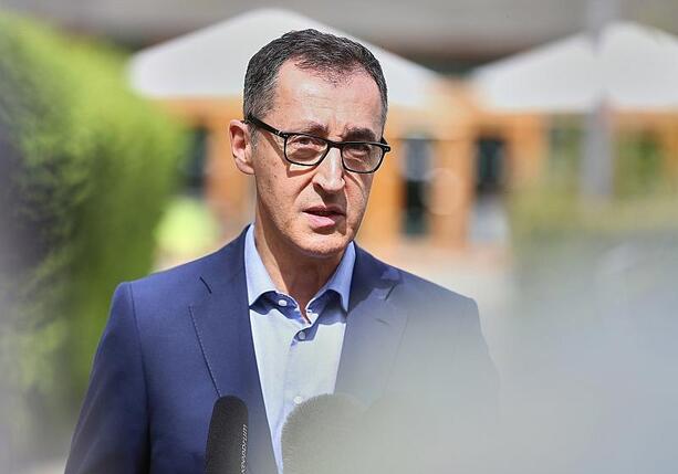 Bild vergrößern: Özdemir kritisiert neue Verzögerungen bei Stuttgart 21