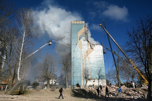 Bild vergrößern: Selenskyj: Weiterhin 22 Vermisste nach russischen Angriffen auf Westukraine