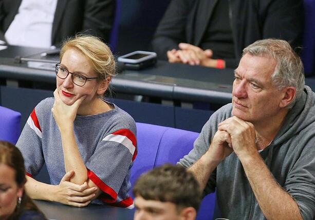 Bild vergrößern: Linken-Chefs wollen Kriegsdienstverweigerern helfen