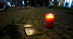 Schleswig-holsteinische App für Stolpersteine wird auf ganz Deutschland ausgeweitet