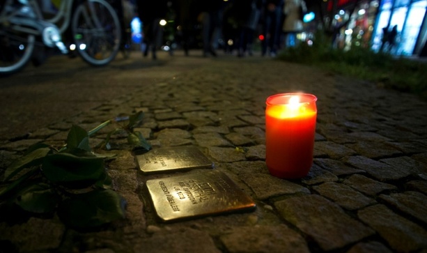 Bild vergrößern: Schleswig-holsteinische App für Stolpersteine wird auf ganz Deutschland ausgeweitet