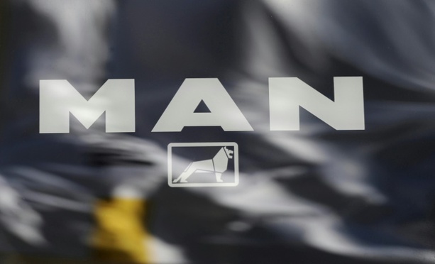 Bild vergrößern: MAN baut Stellen ab und erwägt Produktionsverlagerungen - IG Metall protestiert