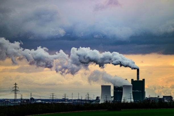 Bild vergrößern: Sachsen-Anhalt: Brand in Braunkohlekraftwerk Schkopau unter Kontrolle