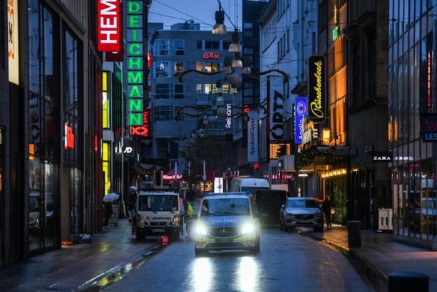 Bild vergrößern: Jugendliche sprengen Snackautomaten in Dortmund