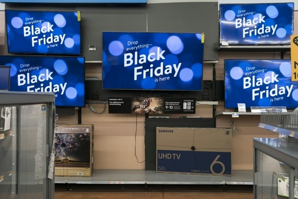 Bild vergrößern: Verbraucherschützer: Schnäppchen zum Black Friday sind oft Mogelpackung