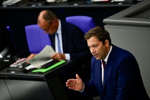 Klingbeil verteidigt Haushalt im Bundestag - und mahnt Reformen an