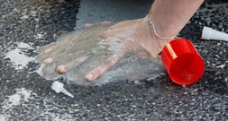 Klimaaktivisten nach Flughafenblockade zu 400.000 Euro Schadenersatz verurteilt