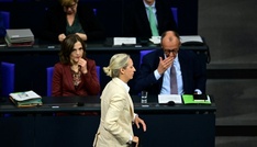 Regierung und Opposition diskutieren in Generaldebatte im Bundestag