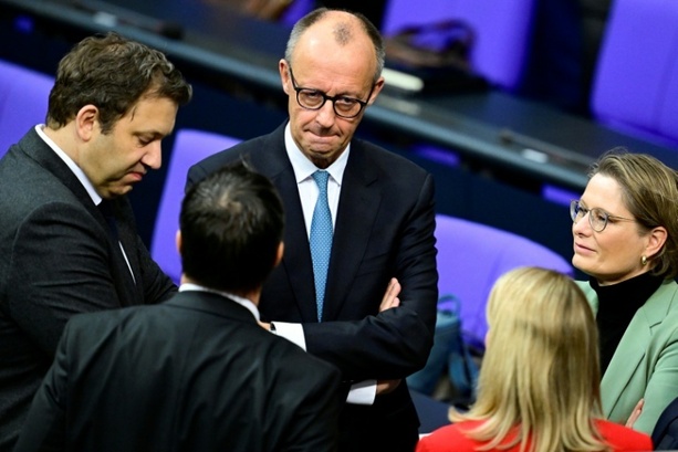 Bild vergrößern: Merz sieht keinen Anlass für Kurskorrektur - und bittet um Geduld