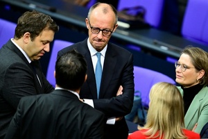 Merz verteidigt im Bundestag seinen Kurs - und bittet um Geduld