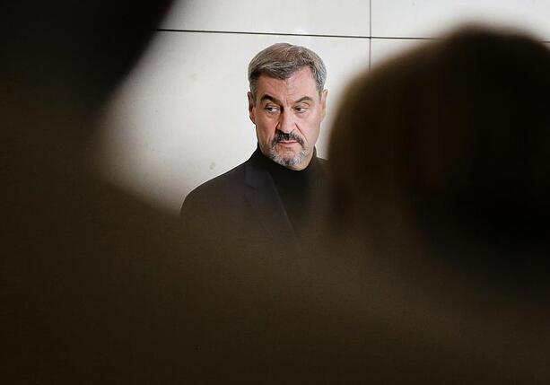 Bild vergrößern: Söder will E-Auto-Förderung auf Hybrid-Autos ausdehnen