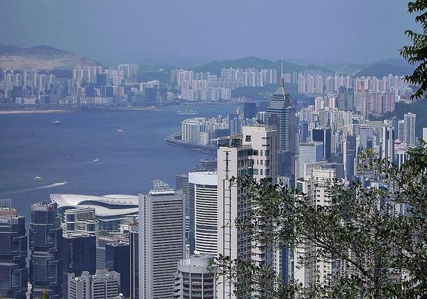 Bild vergrößern: Über 30 Tote bei Großbrand in Hongkong - Viele Vermisste