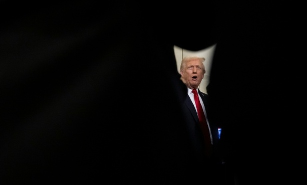 Bild vergrößern: Trump verurteilt Schüsse auf Soldaten der Nationalgarde in Washington als Akt des Terrors