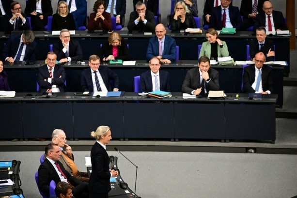 Bild vergrößern: Bundestag setzt Haushaltsdebatte fort - Beratungen über Innen-Etat