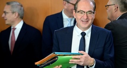 Innenminister Dobrindt verspricht mehr 