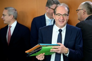 Innenminister Dobrindt verspricht mehr 