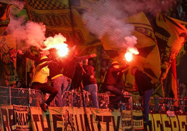 Bild vergrößern: Hamburgs Polizeipräsident warnt vor Fan-Gewaltentwicklung