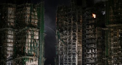 Zahl der Toten bei Großbrand in Hongkong steigt auf 94