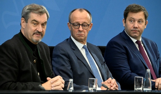 Bild vergrößern: Koalition schmiedet Plan für Ende des Rentenstreits und will Verbrenner-Aus lockern