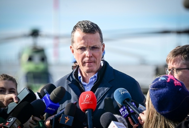 Bild vergrößern: Rumäniens Verteidigungsminister tritt nach Fehler im Lebenslauf zurück